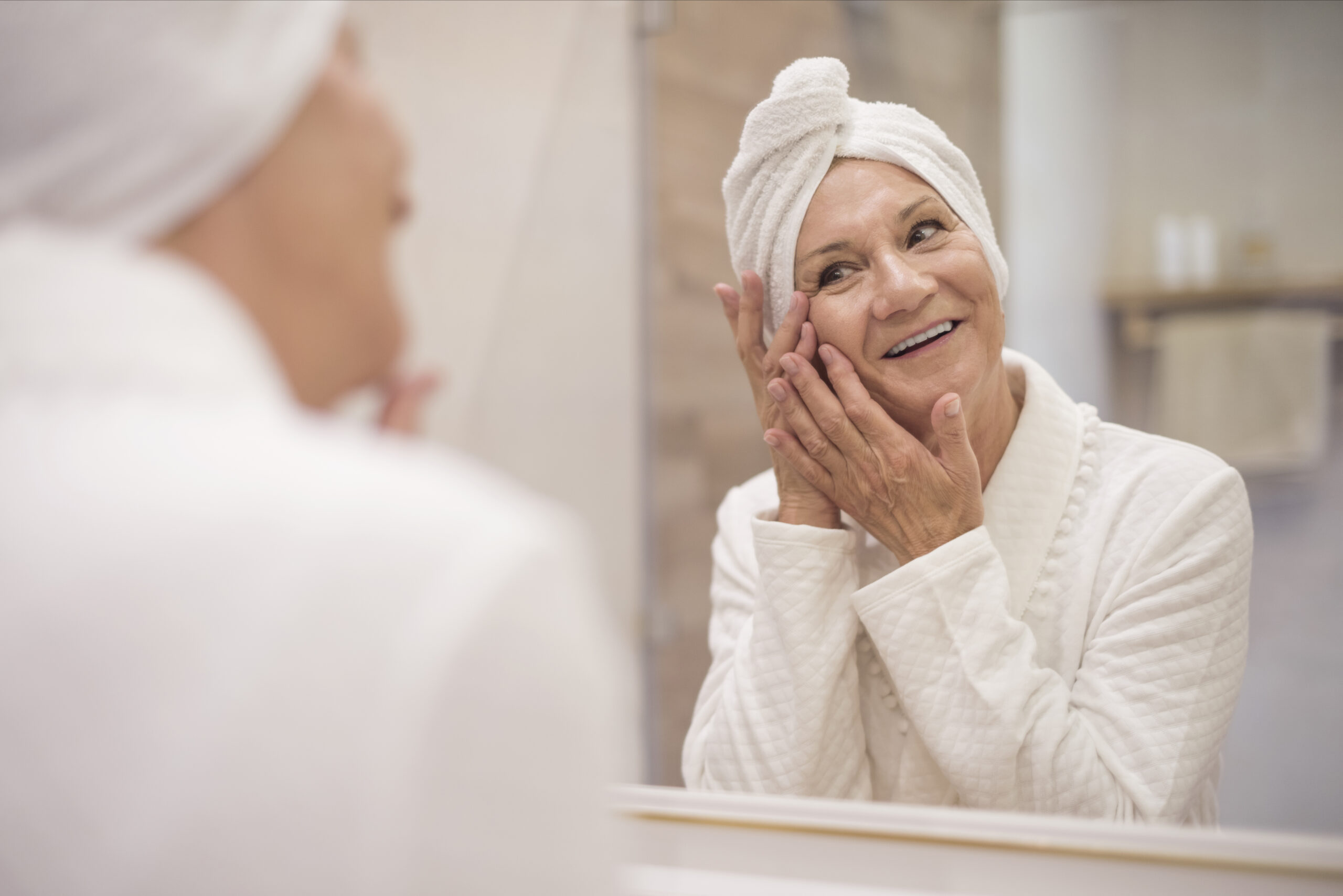 Say Goodbye to Wrinkles: The Best Anti-Aging Ingredients for Youthful Skin